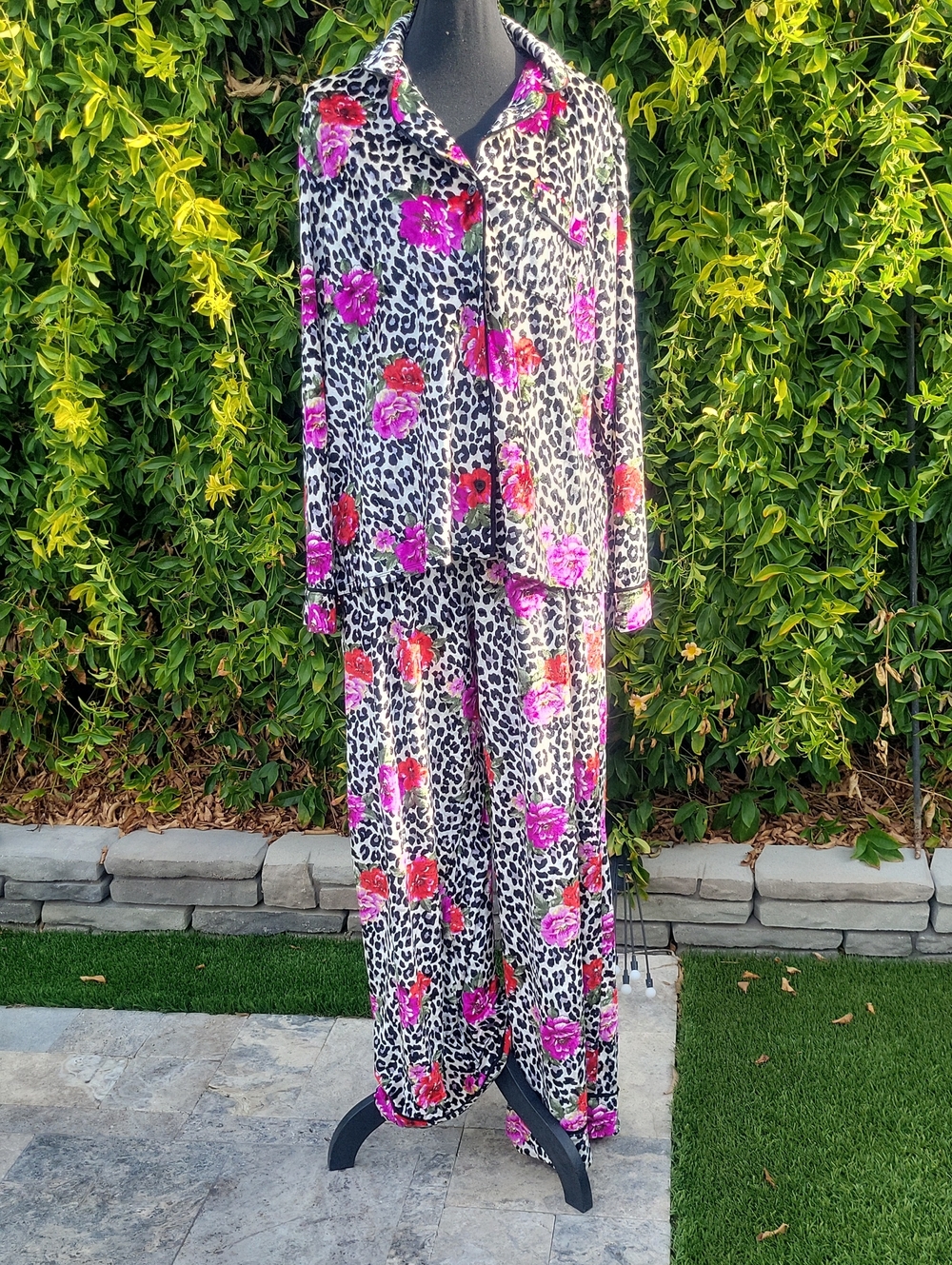 sofia by sofia vergara Floral Leopard Print Velvet Pajama Set M